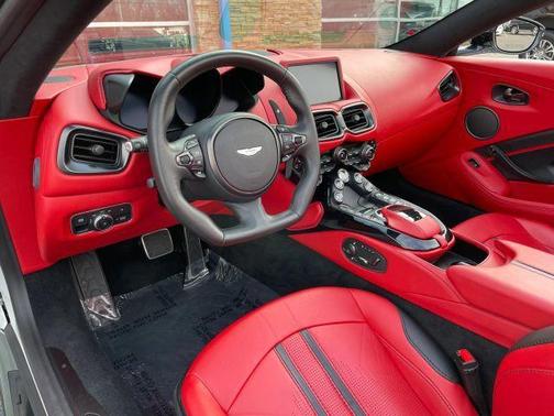 2021 Aston Martin Vantage Base