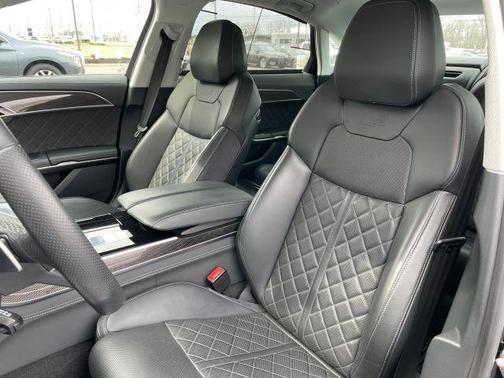 Mythos Black Metallic 2023 Audi S8 4.0T quattro
