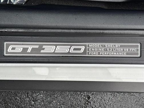 2016 Ford Shelby GT350 Base