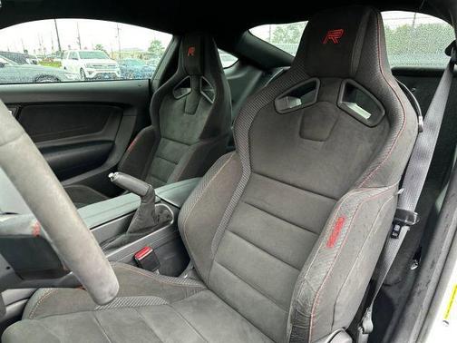 2016 Ford Shelby GT350 Base