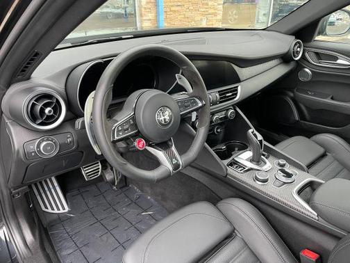 2024 Alfa Romeo Giulia Quadrifoglio