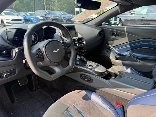 2022 Aston Martin Vantage