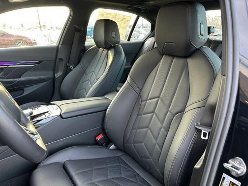 2025 BMW 550e xDrive