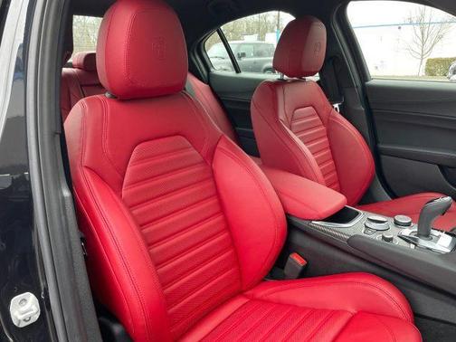 Vulcano Black Metallic 2024 Alfa Romeo Giulia Quadrifoglio