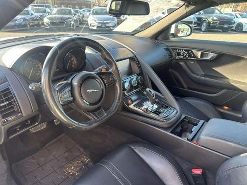 2014 Jaguar F-TYPE V8 S