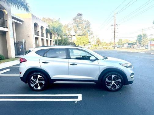 Chromium Silver 2017 Hyundai TUCSON Limited