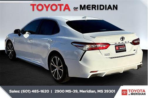 2020 Toyota Camry SE