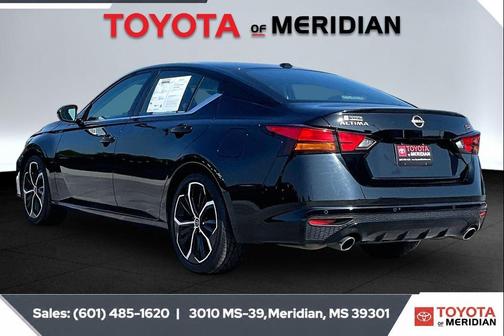 Super Black 2024 Nissan Altima SR FWD