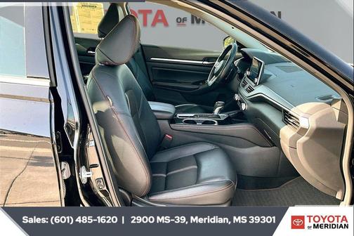 Super Black 2024 Nissan Altima SR FWD