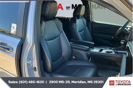 2025 Toyota Sienna Woodland Edition