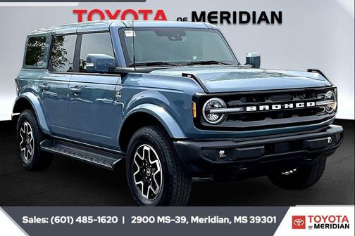 Azure Gray Metallic Tri-Coat 2025 Ford Bronco Outer Banks