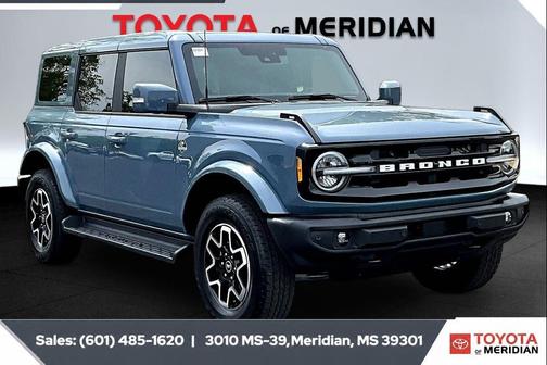 Azure Gray Metallic Tri-Coat 2025 Ford Bronco Outer Banks