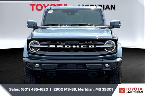 Azure Gray Metallic Tri-Coat 2025 Ford Bronco Outer Banks