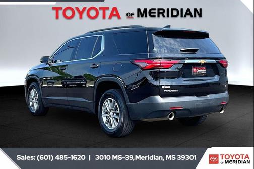 Mosaic Black Metallic 2023 Chevrolet Traverse LT Cloth
