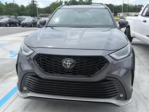 Magnetic Gray Metallic 2024 Toyota Highlander XSE