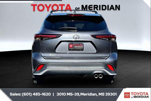 Magnetic Gray Metallic 2024 Toyota Highlander XSE