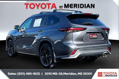 Magnetic Gray Metallic 2024 Toyota Highlander XSE