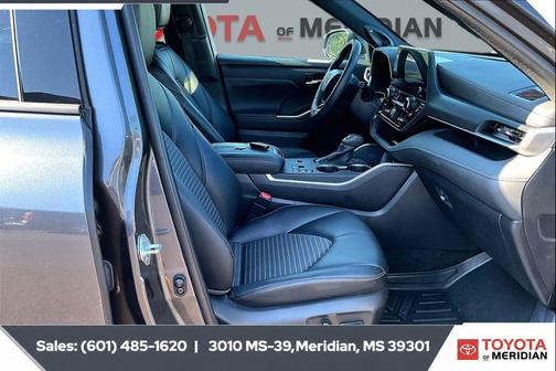 Magnetic Gray Metallic 2024 Toyota Highlander XSE