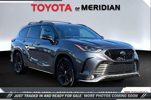 Magnetic Gray Metallic 2024 Toyota Highlander XSE