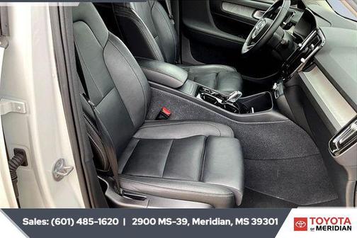 2024 Volvo XC40 B5 Plus Dark Theme