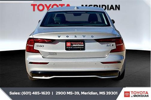 2024 Volvo S60 B5 Ultimate Dark Theme