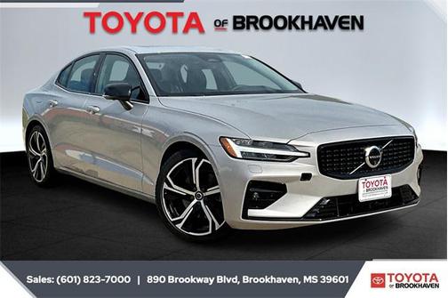 2024 Volvo S60 B5 Ultimate Dark Theme