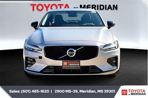 2024 Volvo S60 B5 Ultimate Dark Theme