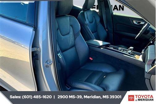 2024 Volvo S60 B5 Ultimate Dark Theme