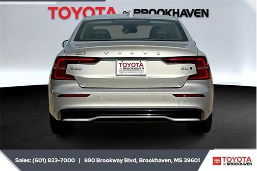 2024 Volvo S60 B5 Ultimate Dark Theme