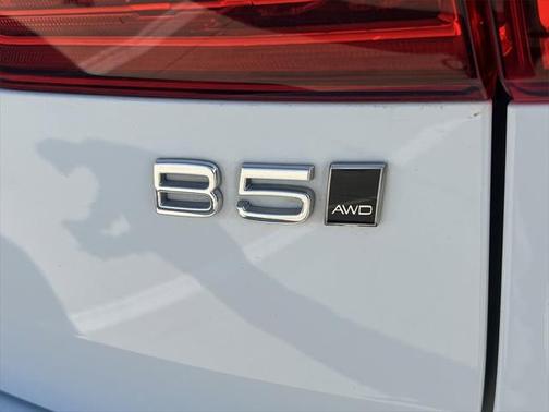 2022 Volvo XC60 B5 Momentum
