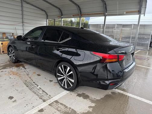 2022 Nissan Altima SR FWD