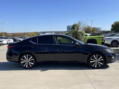 2022 Nissan Altima SR FWD