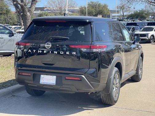 2025 Nissan Pathfinder S FWD