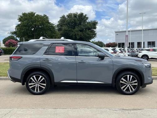2025 Nissan Pathfinder Platinum 4WD