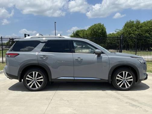 2025 Nissan Pathfinder Platinum 4WD