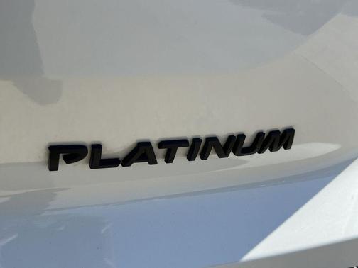 2023 Nissan Pathfinder Platinum FWD