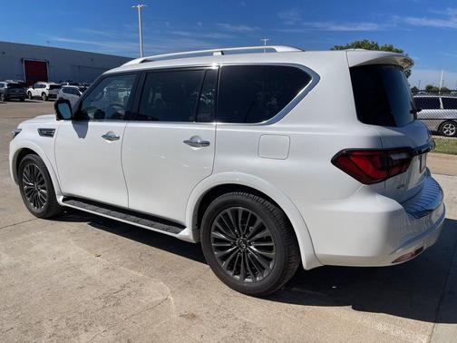 2024 INFINITI QX80 SENSORY AWD