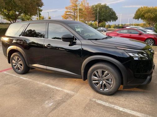 2025 Nissan Pathfinder S 4WD