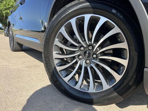 Infinite Black Metallic Clearcoat 2023 Lincoln Aviator Reserve AWD