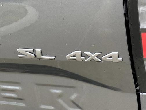 2024 Nissan Frontier SL