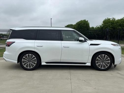 2025 INFINITI QX80 SENSORY AWD