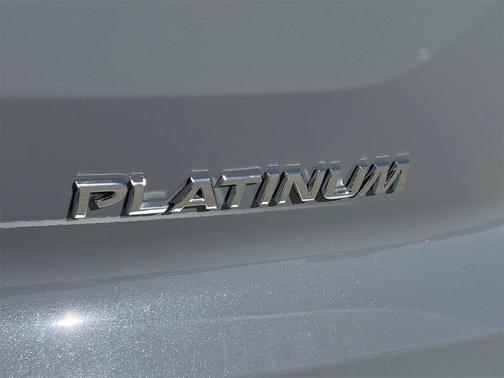 2025 Nissan Pathfinder Platinum FWD