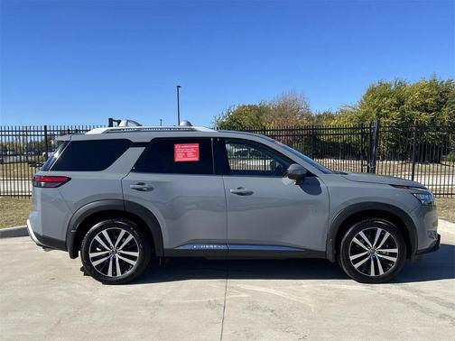 2025 Nissan Pathfinder Platinum FWD