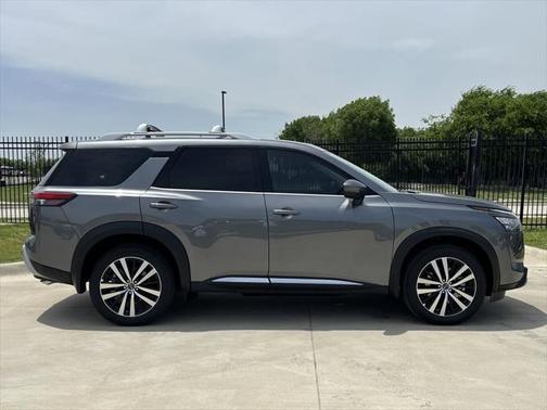 2025 Nissan Pathfinder Platinum 4WD