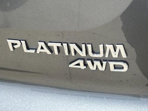 2025 Nissan Pathfinder Platinum 4WD