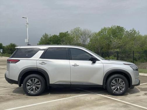 2025 Nissan Pathfinder S