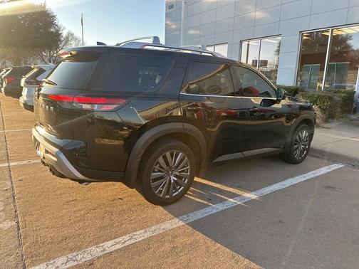 2025 Nissan Pathfinder SL 4WD