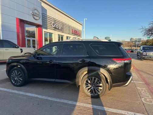 2025 Nissan Pathfinder SL 4WD