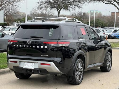 2025 Nissan Pathfinder SL 4WD