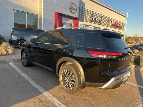 2025 Nissan Pathfinder SL 4WD